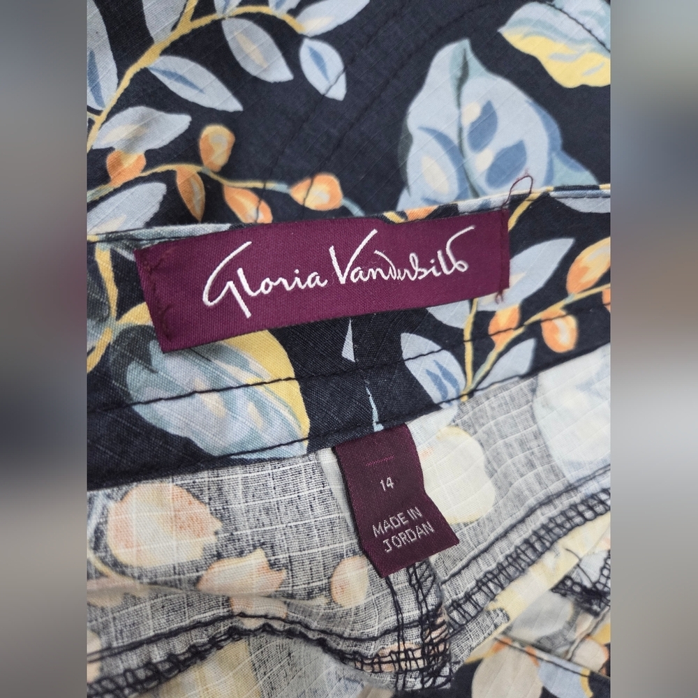 NWT Gloria Vanderbilt Floral Print Bermuda Shorts Sz.14 - Picture 4 of 10